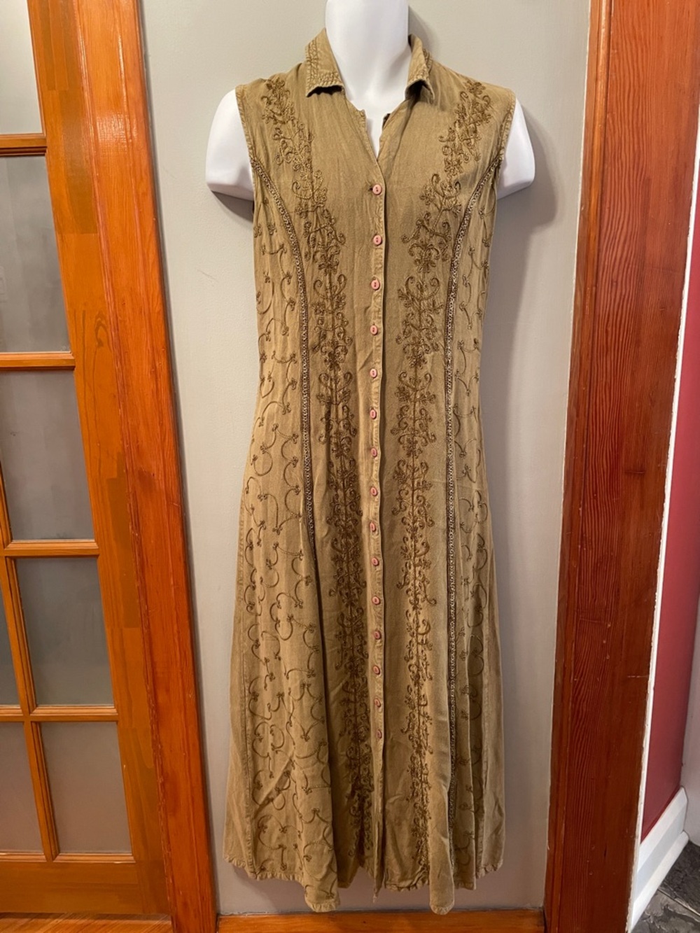 CHABLIS Sleeveless Embroidered Button-Front Olive Cottagecore Boho Maxi Dress